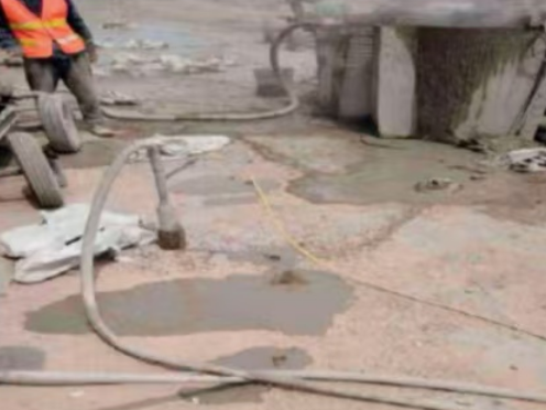 耿马水泥混凝土路面板底注浆技术 路面脱空注浆整治方案